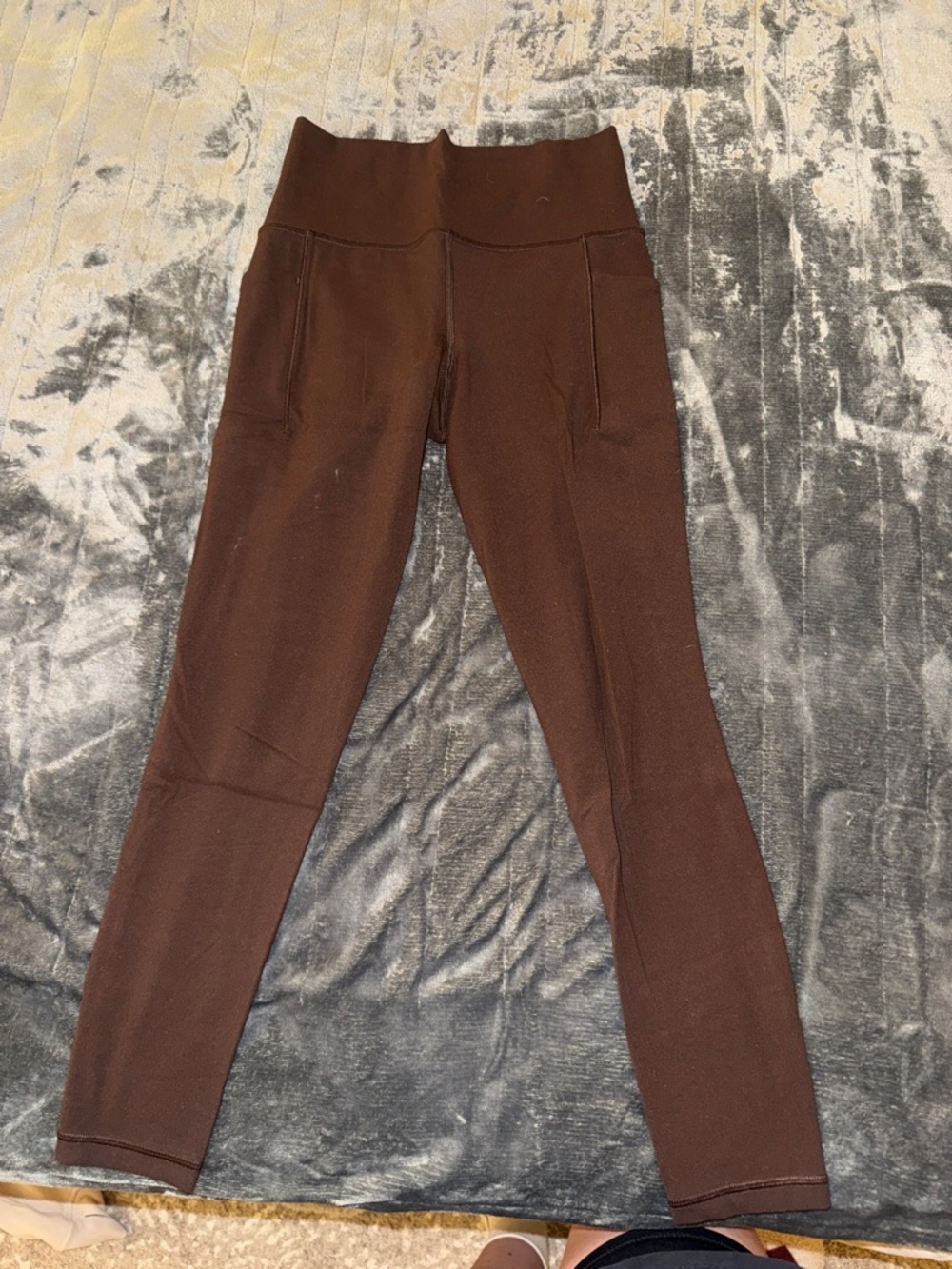Athleta Salutation Stash 7/8 Tight